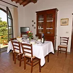Vila Monterzi 4, Emma
